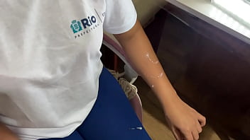 Aluna do rio mamando o professor particular na casa dele aluna dando aula de como chupar pau