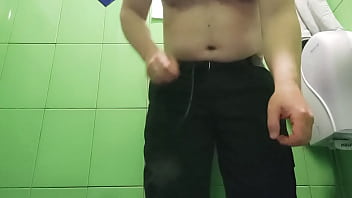 Imi Place Foarte Mult Sa Ma Masturbez La Webcam Sa Imi Beau Pisatul Si Sa Imi Mananc Sperma thumbnail