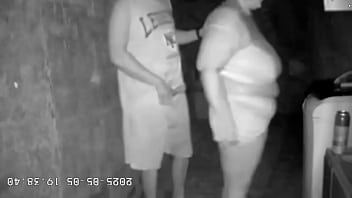 Camera de escondida grava madrasta fudendo com enteado em beco Camera de escondida grava madrasta fudendo com enteado em beco