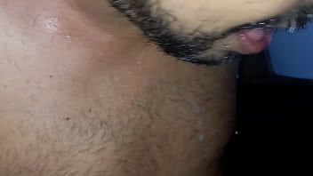 Os Rapazes Das Cabines No Glory Hole Chupam Fodem E Gozam thumbnail