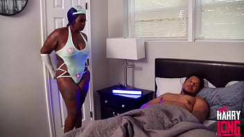 Big booty ebony saves the day working hard to get the nut out