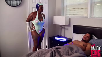 Big booty ebony saves the day working hard to get the nut out