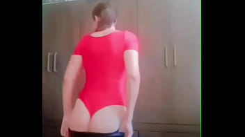 Esposa tirando a saia