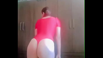 Esposa tirando a saia