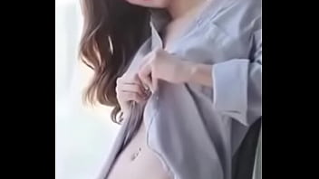 E gái mưa show hàng