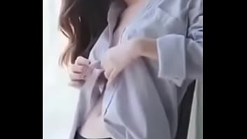 E gái mưa show hàng