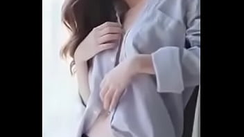 E gái mưa show hàng