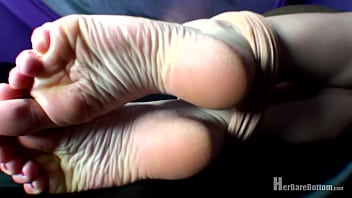 Pixie shows off nude