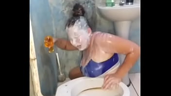 Desafio leite vômito e rola gigante na garganta até me arrebentar