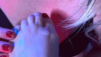 Hottie babes playing footsies