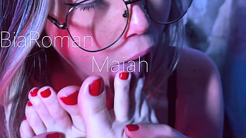 Hottie babes playing footsies