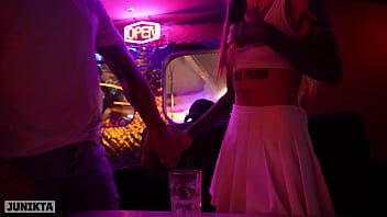 The girl was divorced for intimacy and fucked in a nightclub