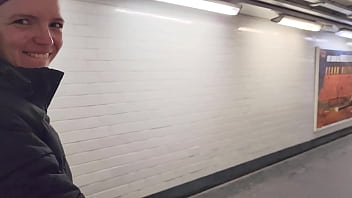 Un coquin me baise dans une pieces désafécté