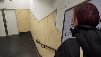 Un coquin me baise dans une pieces désafécté