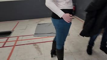 Un coquin me baise dans une pieces désafécté