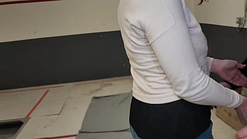 Un coquin me baise dans une pieces désafécté