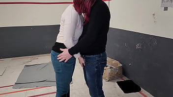 Un coquin me baise dans une pieces désafécté