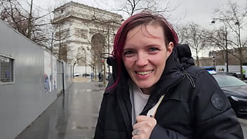 Un coquin me baise dans une pieces désafécté