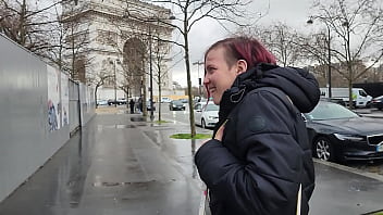 Un coquin me baise dans une pieces désafécté