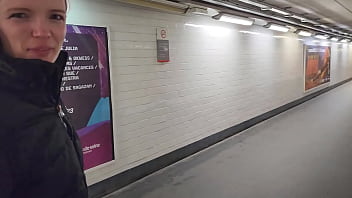 Un coquin me baise dans une pieces désafécté