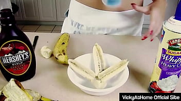 Big booty blondie vicky vette giving a nasty blowjob to her boyfriend