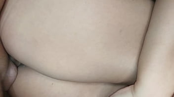 Hermanastra malcriada solo necesita una polla