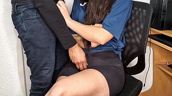 Dos mejores amigos jugando a follar antes del entrenamiento de futbol