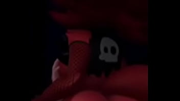 Una chica le dan pracer