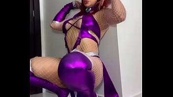 Día de brujas y mi m decide darme una sorpresa y se compra un traja de star fire