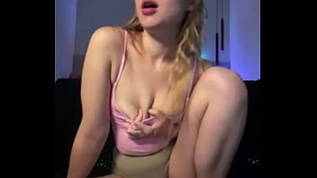 Wet pussy cumming on the cam