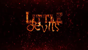 Amiguinha do cabelo colorido veio aqui em casa e se esbaldou com meu pau no cuzinho dela