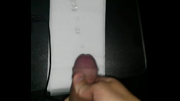 Huge load 10 gozando muito jatos