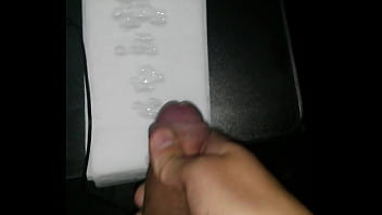 Huge load 10 gozando muito jatos