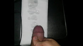 Huge load 10 gozando muito jatos