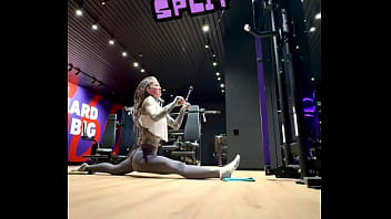 Challenge accepted the friend you send this video who can do the split goes to the gym is invited to participate in the