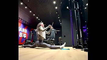 Challenge accepted the friend you send this video who can do the split goes to the gym is invited to participate in the