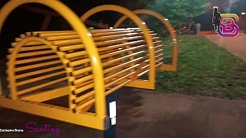 Safada de goiânia da de 4 na praça e depois mama a rola enorme