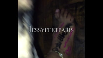 Toi qui aimes le dirty feet les pieds bien degueu et que tu aimes nettoyer et