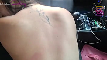 Meu marido fardado passou na frente do carro que eu estava dando e não viu