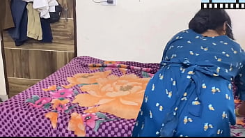 Mi esposo descubre que me voy a ver con mi amante me castiga y me llena de leche mi coño