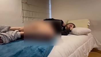 La empleada de mi esposo me toca en el baño y en la noche me pega su culo de lesbiana rica cuando mi marido no esta