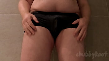 Chubbykaot Pisses In The Gym Showers thumbnail