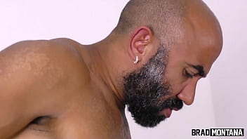 Novinha rabuda caroline chamou contatinho pra foder sua buceta