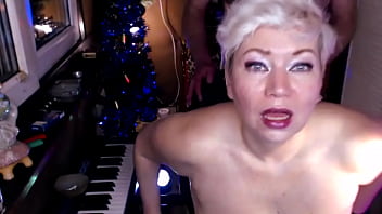 Peter & mature marital blowjobs on a cramped moscow balcony