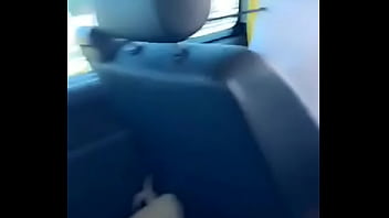 Le gusta mirarse mientras goza