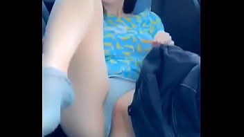 Le gusta mirarse mientras goza