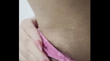 Rossmexicnaa se masturba rico en tarde lluviosa