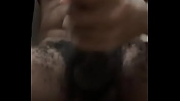 Adoro mexer no meu mamilo enquanto umazinha e vocês pra galera que curte matagal de macho preto