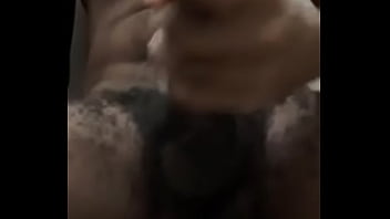 Adoro mexer no meu mamilo enquanto umazinha e vocês pra galera que curte matagal de macho preto