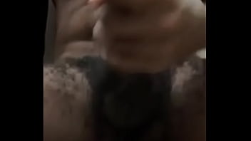 Adoro mexer no meu mamilo enquanto umazinha e vocês pra galera que curte matagal de macho preto